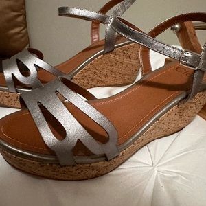 Clee pewter platform